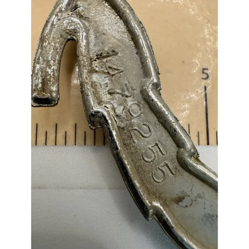 1960-1970 Cadillac Vintage Metal Wreath Cadillac Emblem #2 (1479255)
